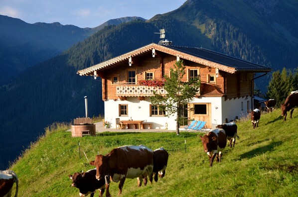 Front of property - Alpine Premium Chalet Wallegg-Lodge (Saalbach-Hinterglemm)
