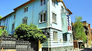 A light blue building with a sign reading "Dieter Restaurant" on the ground floor. - Hotel Diter (Sofia)