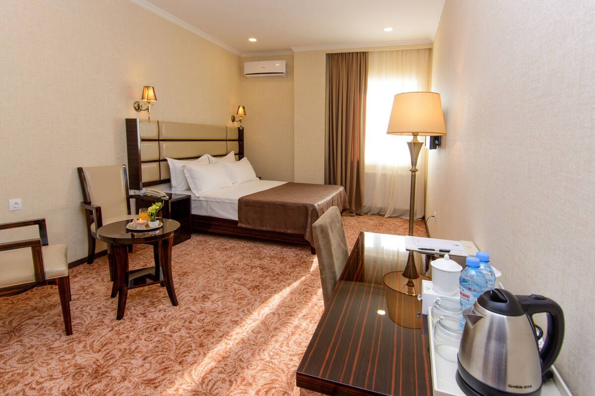 Double Room | Hypo-allergenic bedding, in-room safe, desk, soundproofing