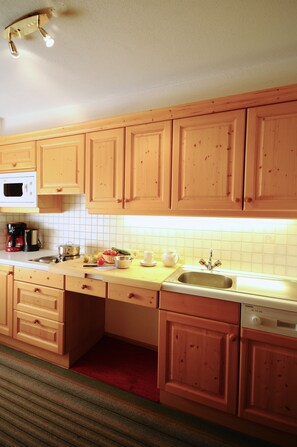 Family Apartment, 1 Bedroom, Mountain View (Campello, incl. end cleaning fee €55) | Private kitchen | Fridge, microwave, stovetop, dishwasher