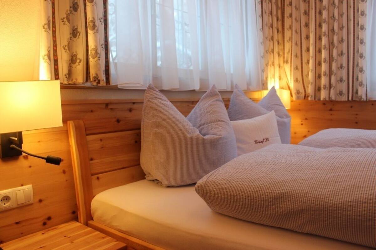 Ropa de cama de alta calidad, cubrecamas y escritorio 
