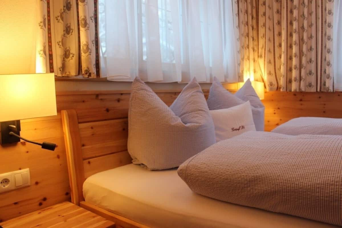 2 bedrooms, premium bedding, down duvets, desk