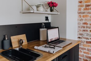 Deluxe Apartment, 2 Bedrooms | Private kitchenette