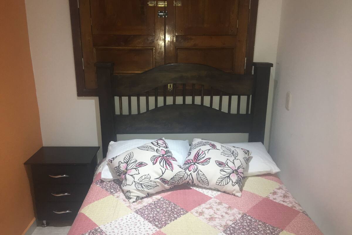 Economy Single Room, Ensuite | Iron/ironing board, free WiFi, bed sheets