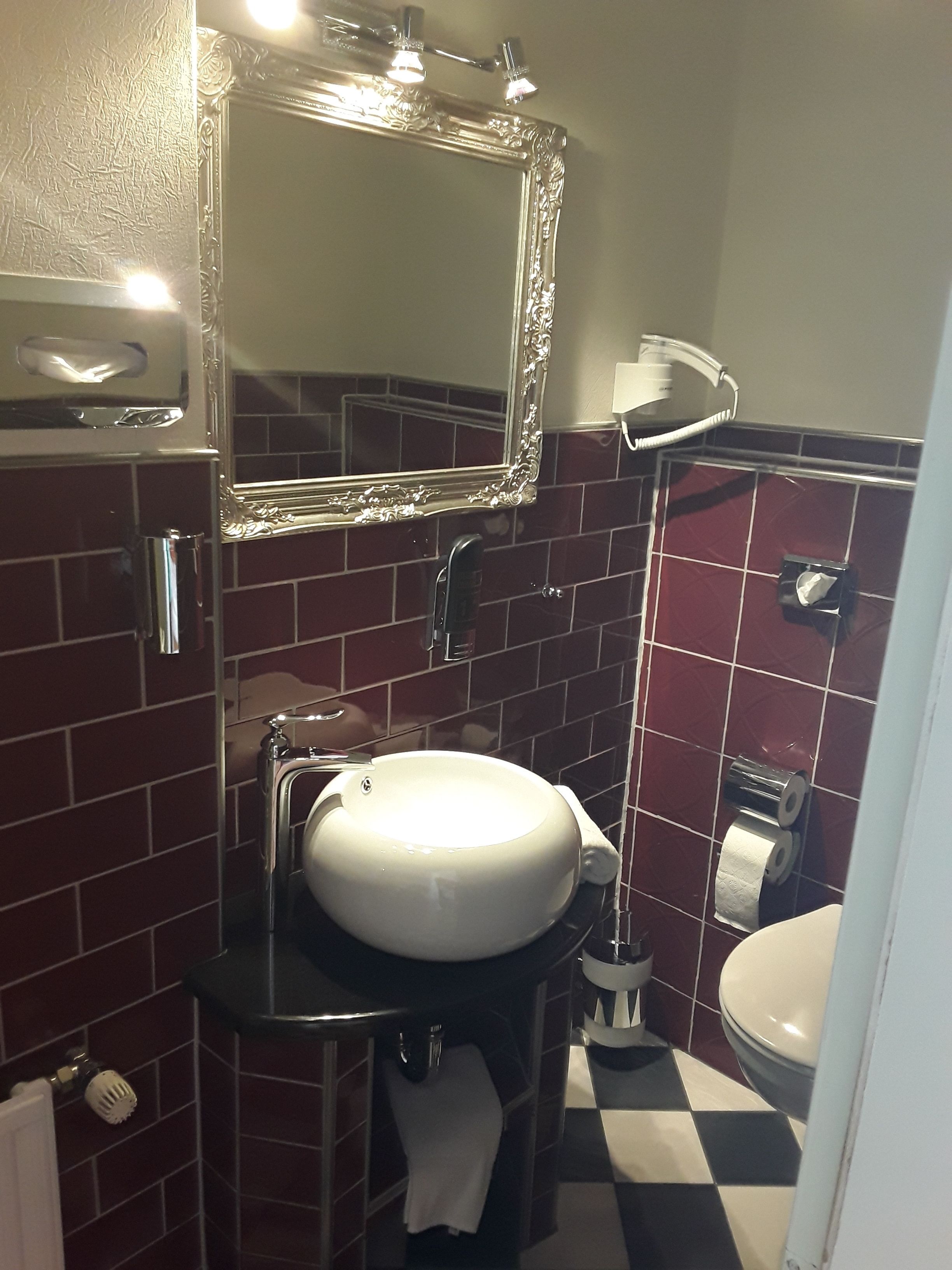 single room | bathroom | shower, free toiletries, hair dryer, towels
