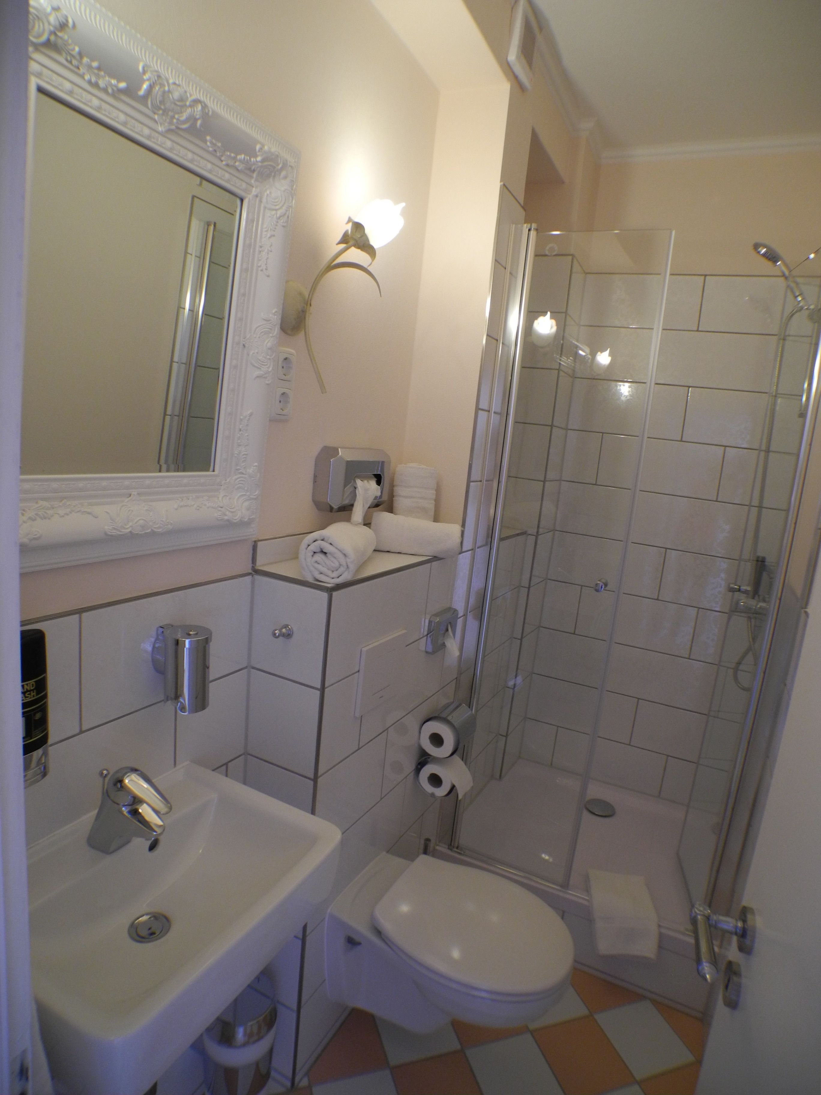 comfort double room | bathroom | shower, free toiletries, hair dryer, towels