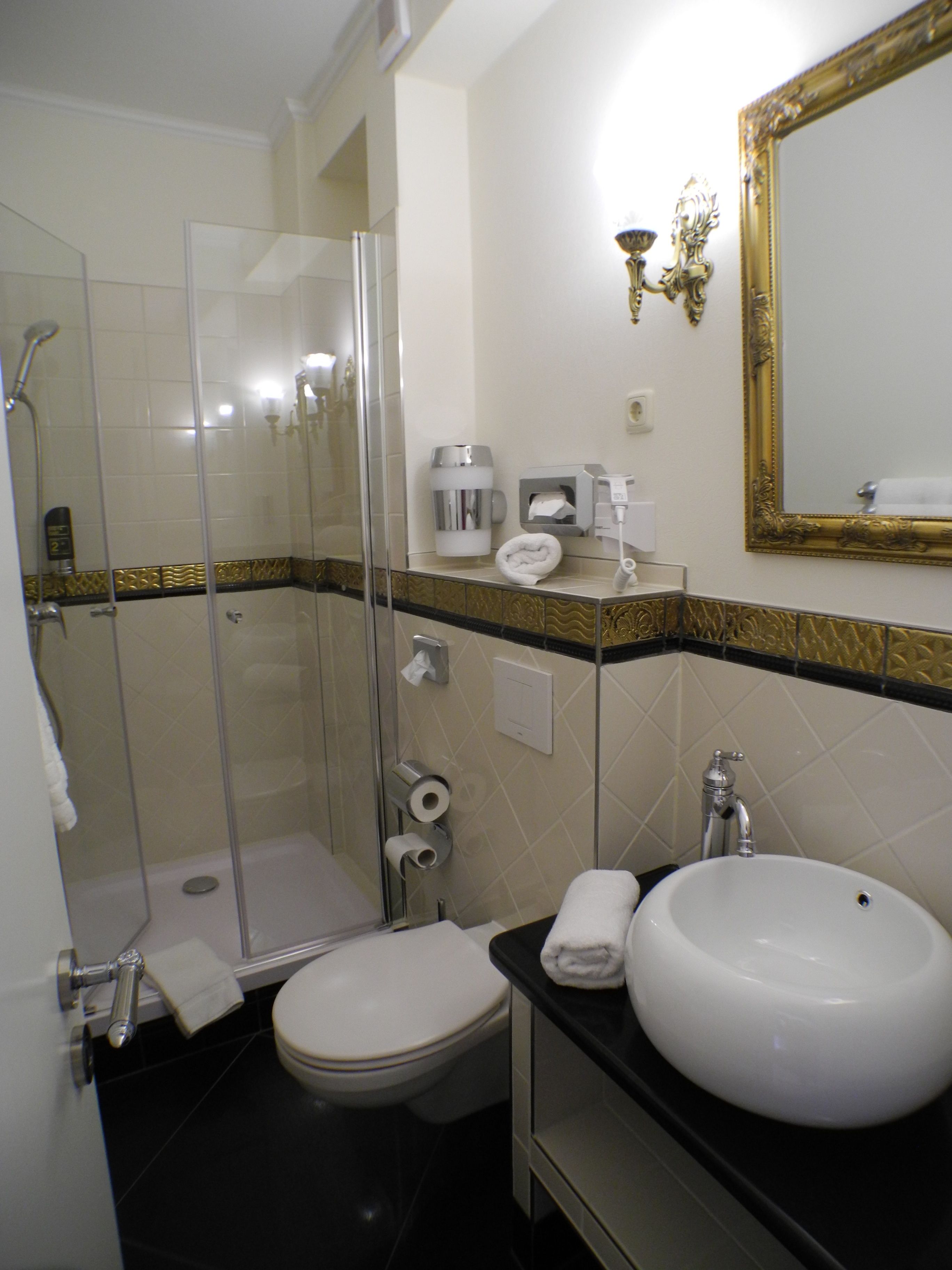 comfort double room | bathroom | shower, free toiletries, hair dryer, towels