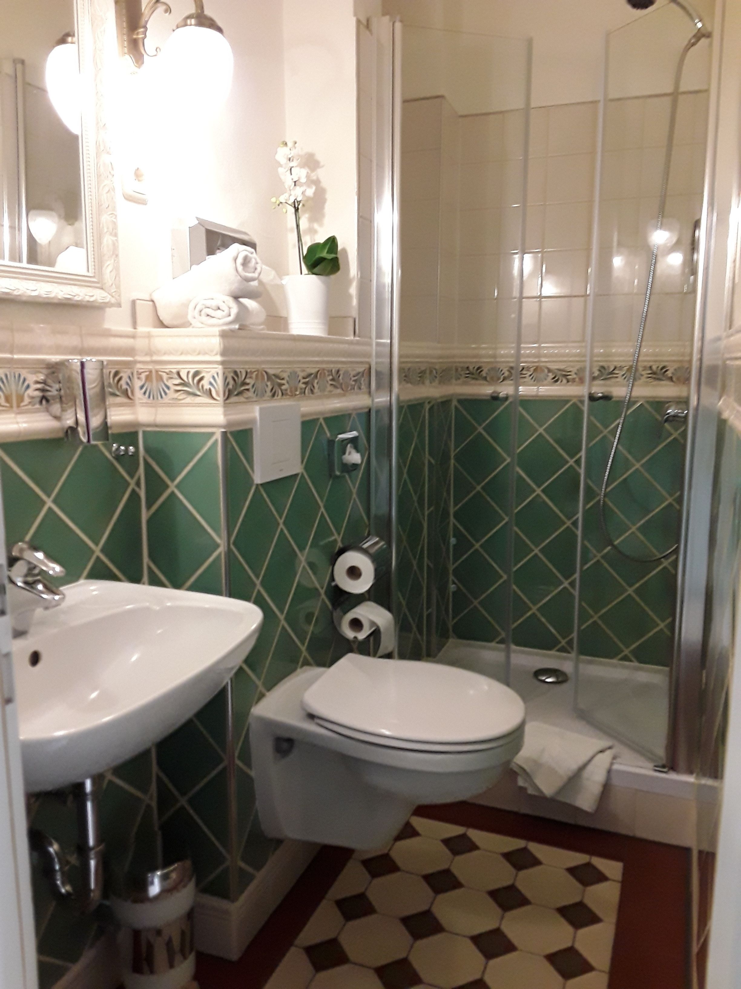 comfort double room | bathroom | shower, free toiletries, hair dryer, towels
