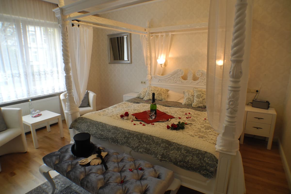 comfort double room | blackout curtains, iron/ironing board, free wifi, bed sheets