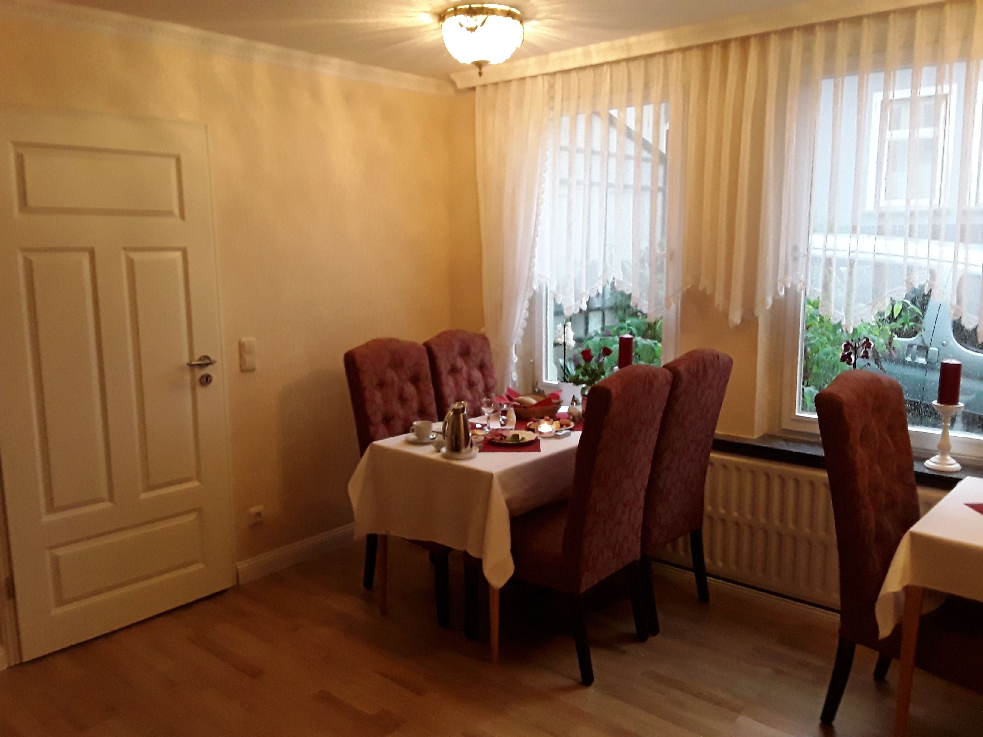 daily cooked-to-order breakfast (eur 8.90 per person)