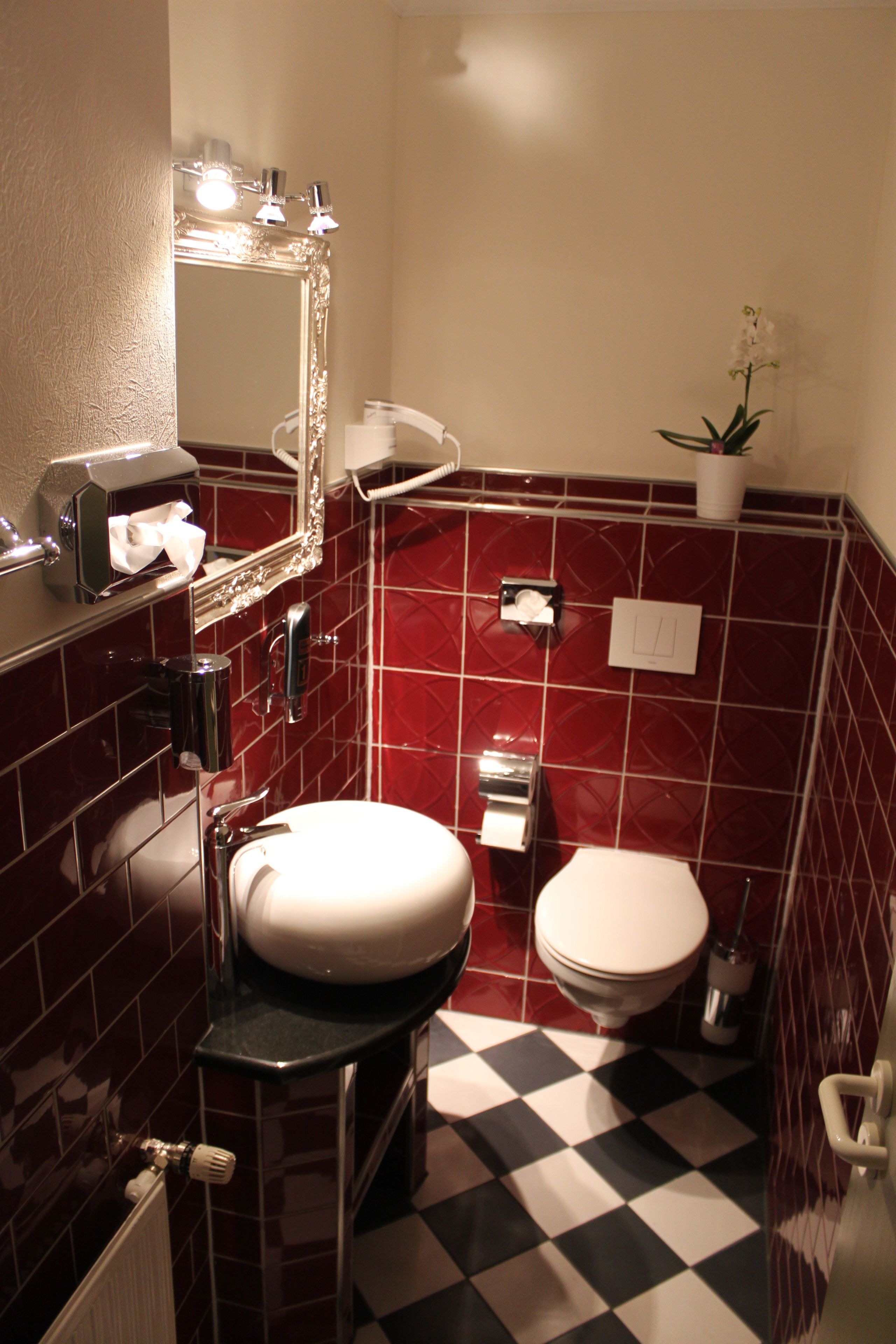 single room | bathroom | shower, free toiletries, hair dryer, towels