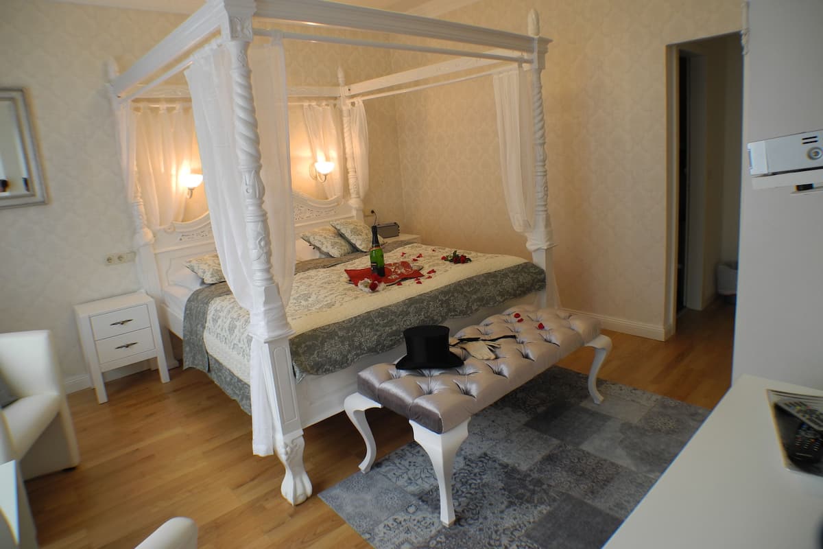 Comfort-Doppelzimmer | Verdunkelungsvorhänge, Bügeleisen/Bügelbrett, kostenloses WLAN