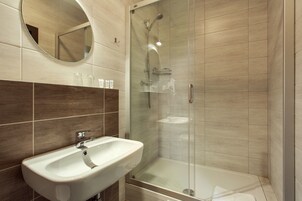 Doppia Superior | Bagno | Set di cortesia gratuito, asciugacapelli, asciugamani, sapone