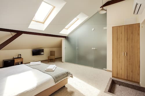 Superior-Zweibettzimmer | Verdunkelungsvorhänge, schallisolierte Zimmer, Bügeleisen/Bügelbrett