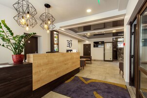 ฝ่ายต้อนรับ