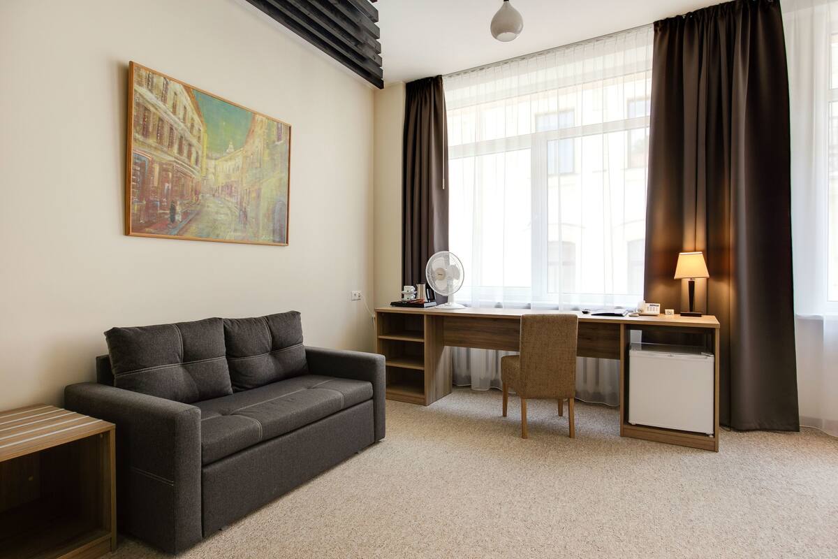 deluxe twin room | living area | flat-screen tv