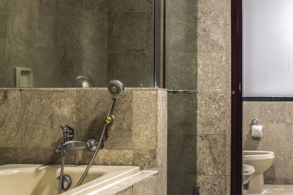 separate bathtub and shower, deep-soaking bathtub, free toiletries
