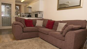 House, 1 Bedroom | Living room | 32-inch flat-screen TV with digital channels, TV