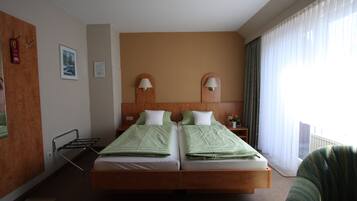 Classic-Doppelzimmer | Zimmersafe, Schreibtisch, kostenloses WLAN, Bettwäsche