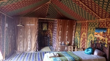 1 bedroom, premium bedding, blackout drapes