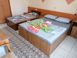 Caja de seguridad en la habitación, escritorio y wifi gratis 