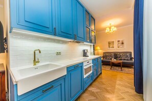 高級公寓 | 私人廚房 | 大型雪櫃/冰箱、微波爐、焗爐、爐具