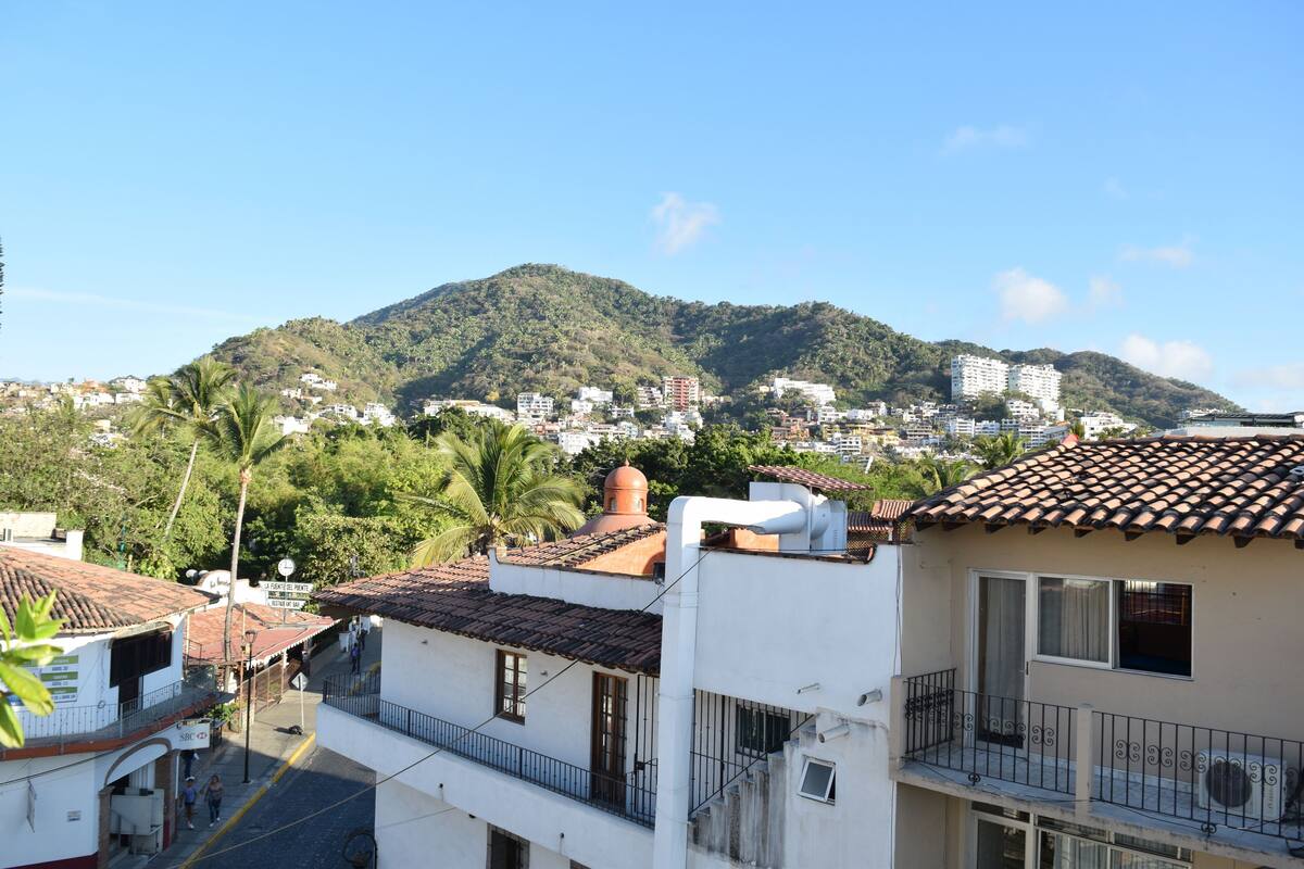 NAPOLES | Mountain view