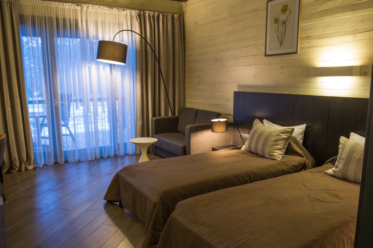 Standard Twin Room, Lanai | Premium bedding, minibar, in-room safe, desk