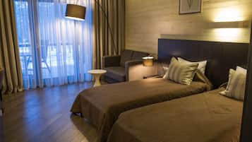 Standard Twin Room, Lanai | Premium bedding, minibar, in-room safe, desk