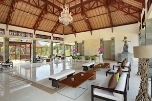 Lobby - Royal Tulip Springhill Resort Jimbaran (Jimbaran)
