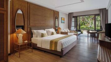 Peralatan tempat tidur premium, bar mini, peti besi dalam bilik, meja