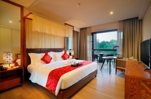 Premium bedding, minibar, in-room safe, desk - Royal Tulip Springhill Resort Jimbaran (Jimbaran)