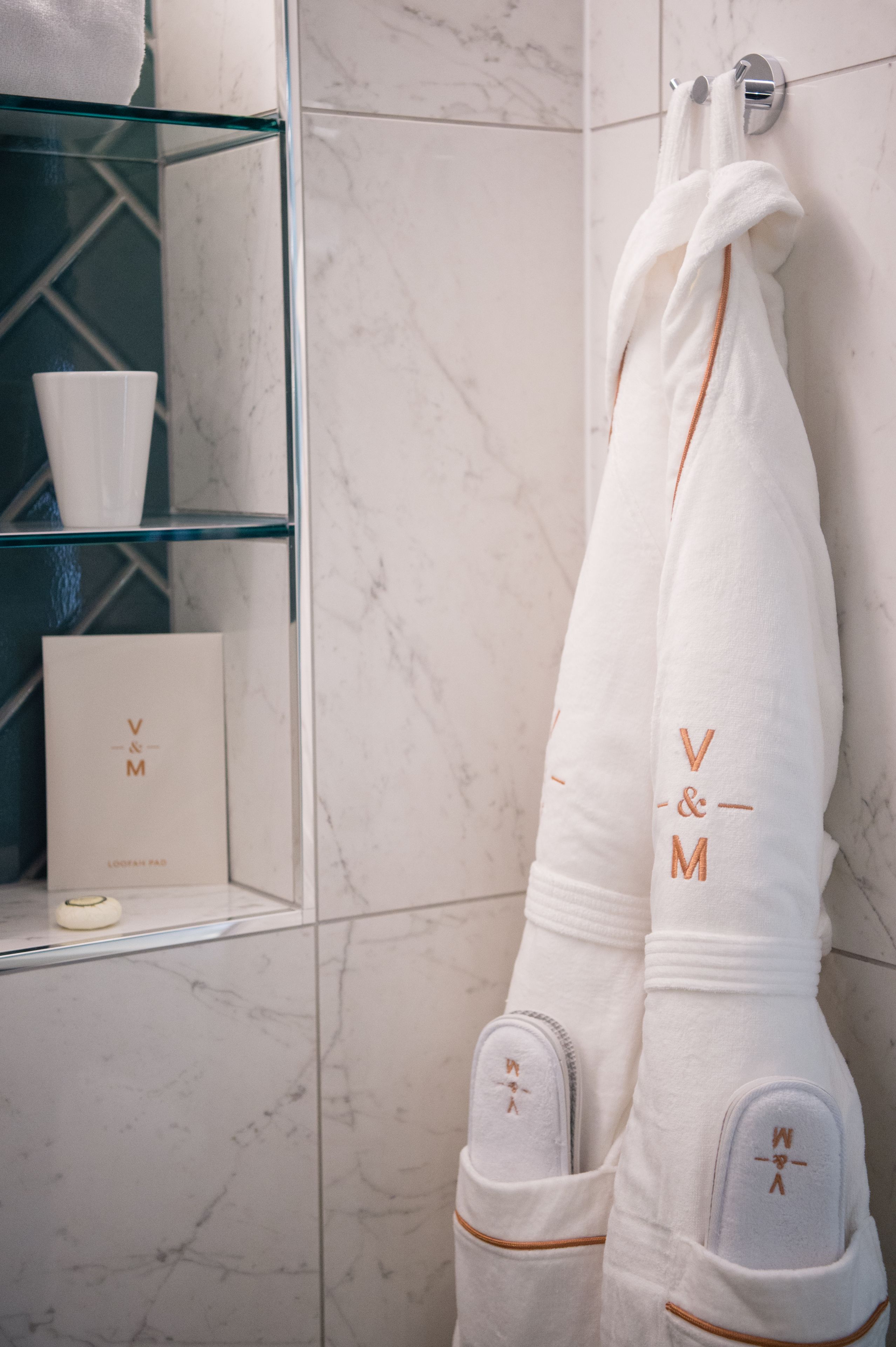 deluxe room | bathroom amenities | free toiletries, hair dryer, bathrobes, towels