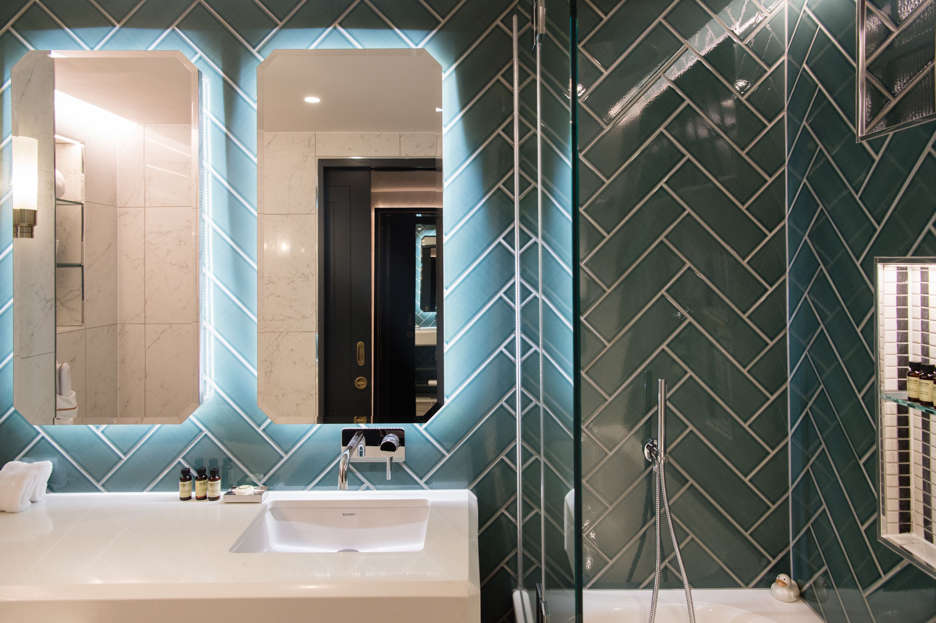 deluxe room | bathroom | free toiletries, hair dryer, bathrobes, towels