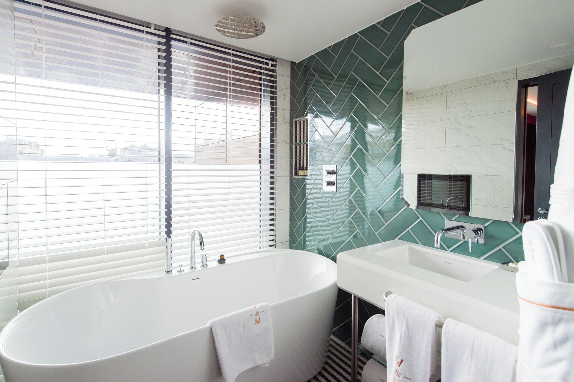 deluxe studio | bathroom | free toiletries, hair dryer, bathrobes, towels