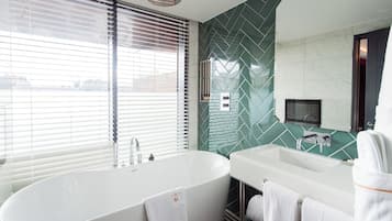 Estudio Deluxe | Baño | Artículos de higiene personal gratuitos, secador de pelo y albornoces