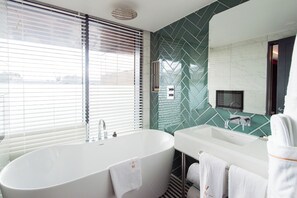 Estudio Deluxe | Baño | Artículos de higiene personal gratuitos, secador de pelo y albornoces