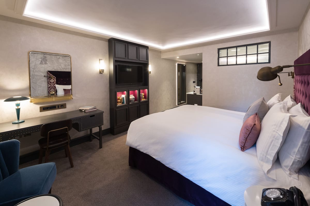 Habitación Deluxe | Ropa de cama de alta calidad y caja de seguridad en la habitación