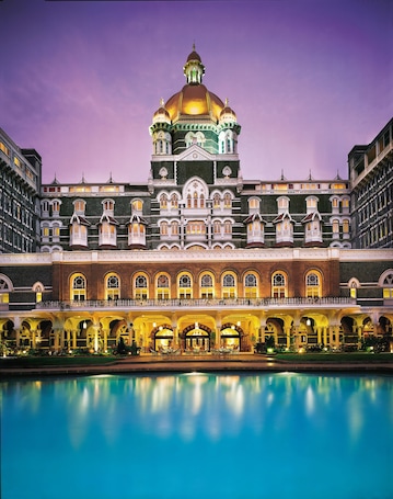 Fachada de la propiedad por la tarde o noche. The Taj Mahal Palace Mumbai