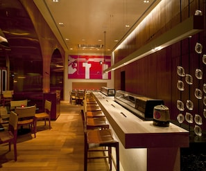 7 restaurants, breakfast, lunch, dinner served; Japanese cuisine