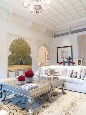 Signature Suite, 1 King Bed, Sea View | Living area - The Taj Mahal Palace Mumbai (Mumbai)