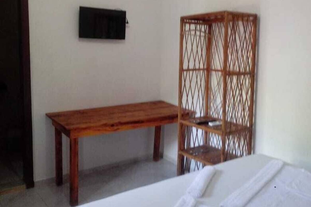 Minibar, cortinas opacas, wifi gratis