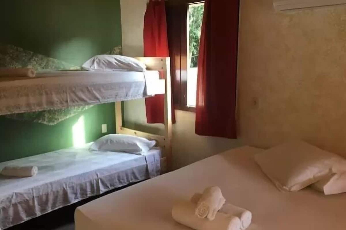 Minibar, cortinas opacas, wifi gratis
