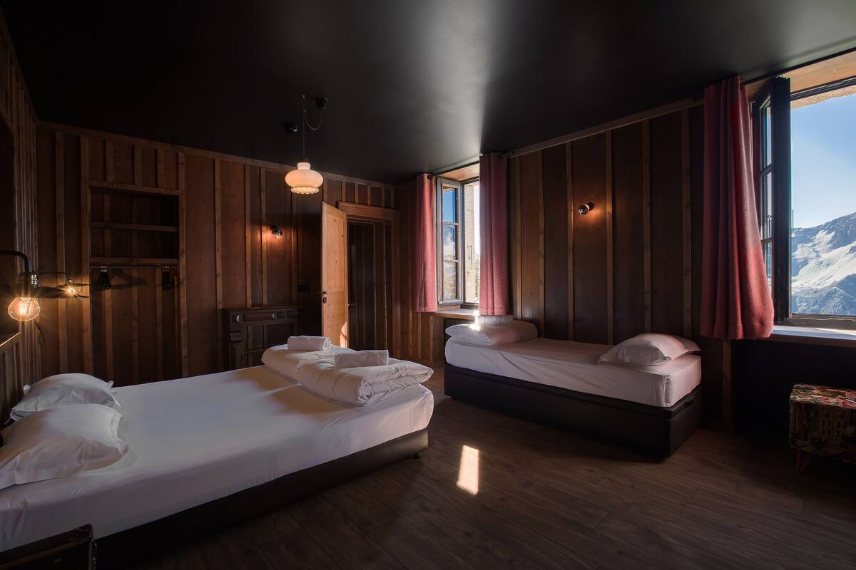 family room (randonneur) | 1 bedroom, premium bedding, individually decorated