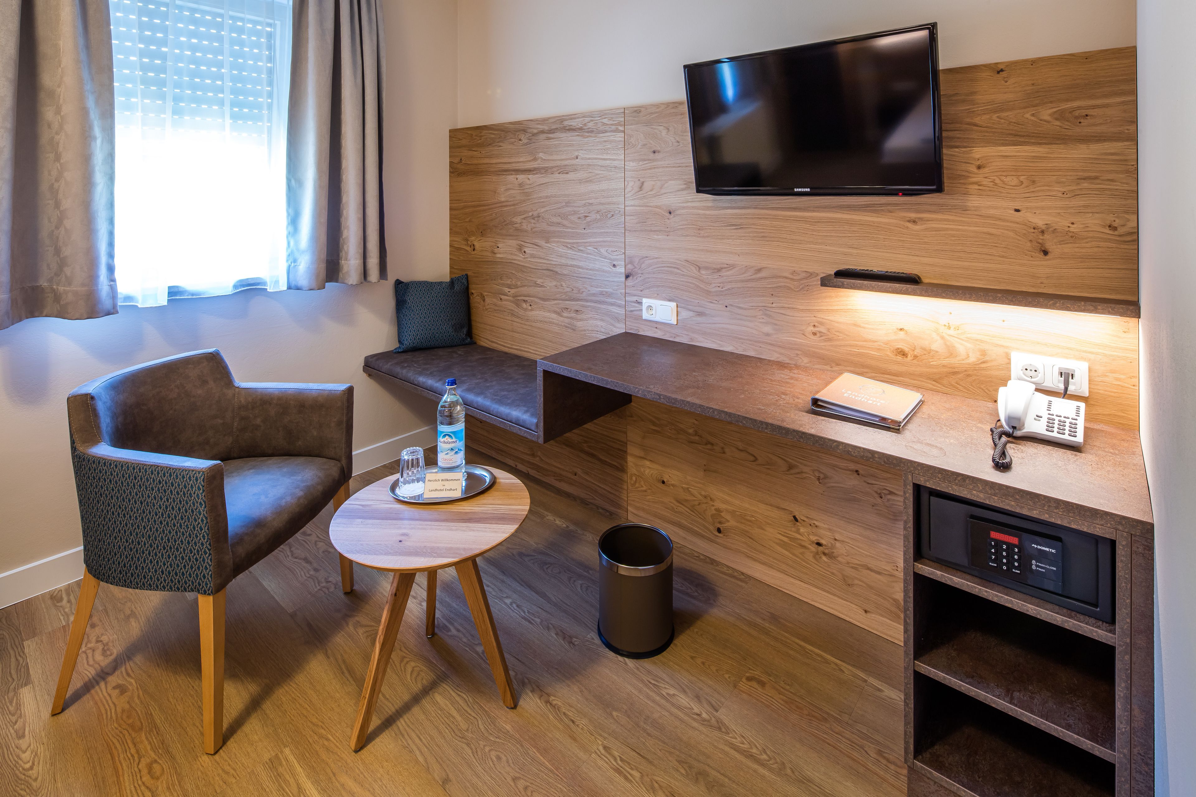 standard single room | room amenity