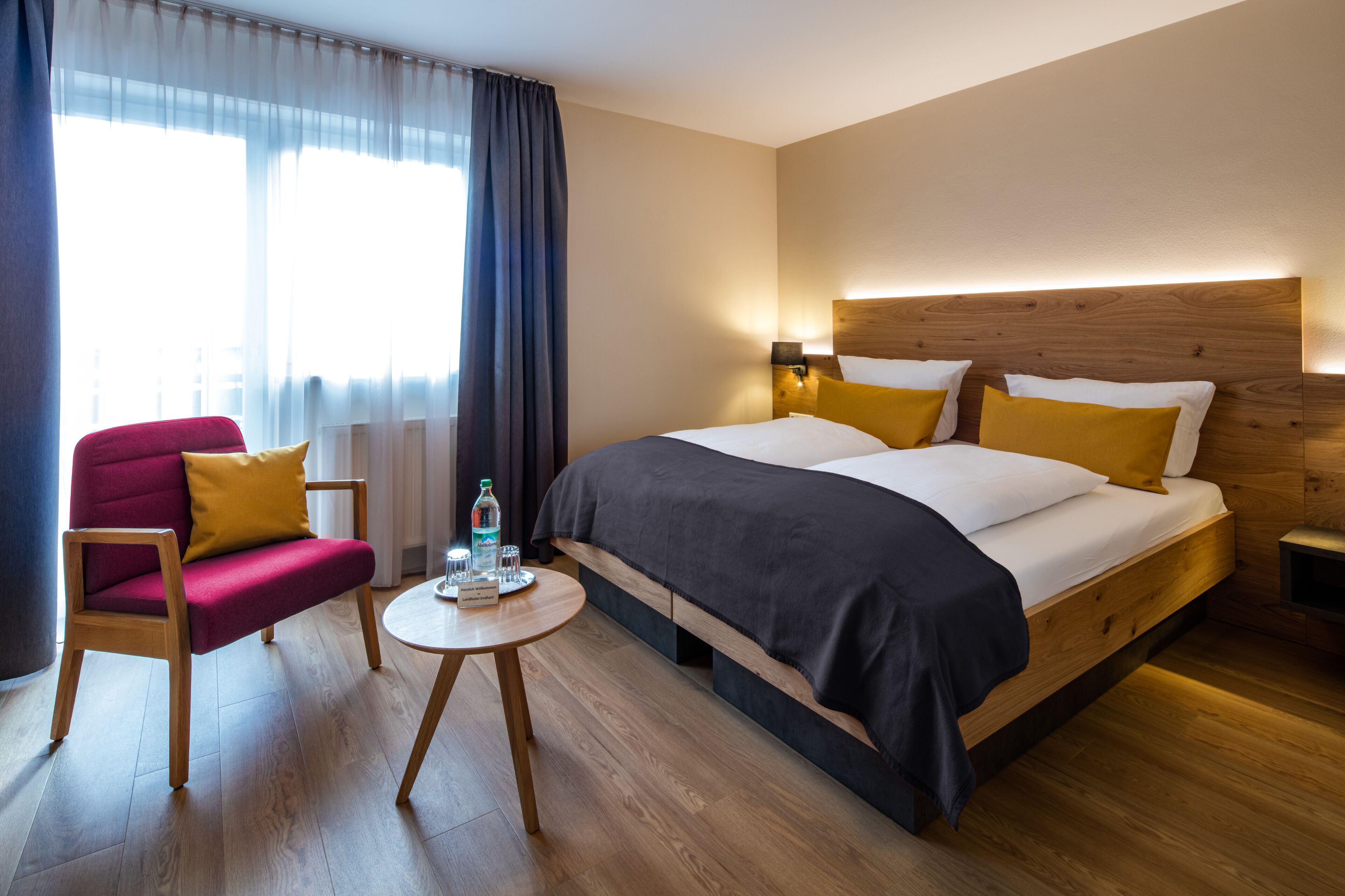 standard double room, 1 king bed | 1 bedroom, hypo-allergenic bedding, in-room safe, desk