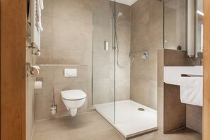 Amenidades de baño gratuitas, secadora de cabello, pantuflas, toallas 