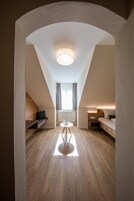 Hypo-allergenic bedding, in-room safe, desk, soundproofing