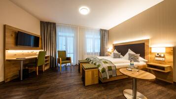 Deluxe-Doppelzimmer, Kühlschrank und Mikrowelle | Allergikerbettwaren, Zimmersafe, Schreibtisch, schallisolierte Zimmer