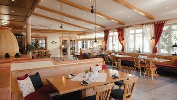 Petit déjeuner buffet compris tous les jours